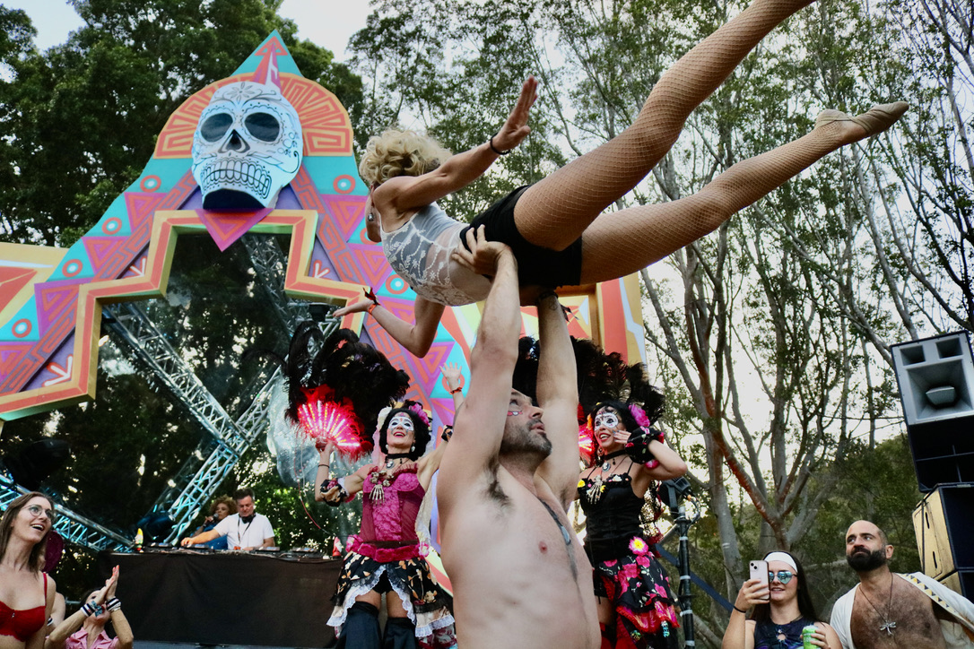 The Best Stilt Walkers in Sydney